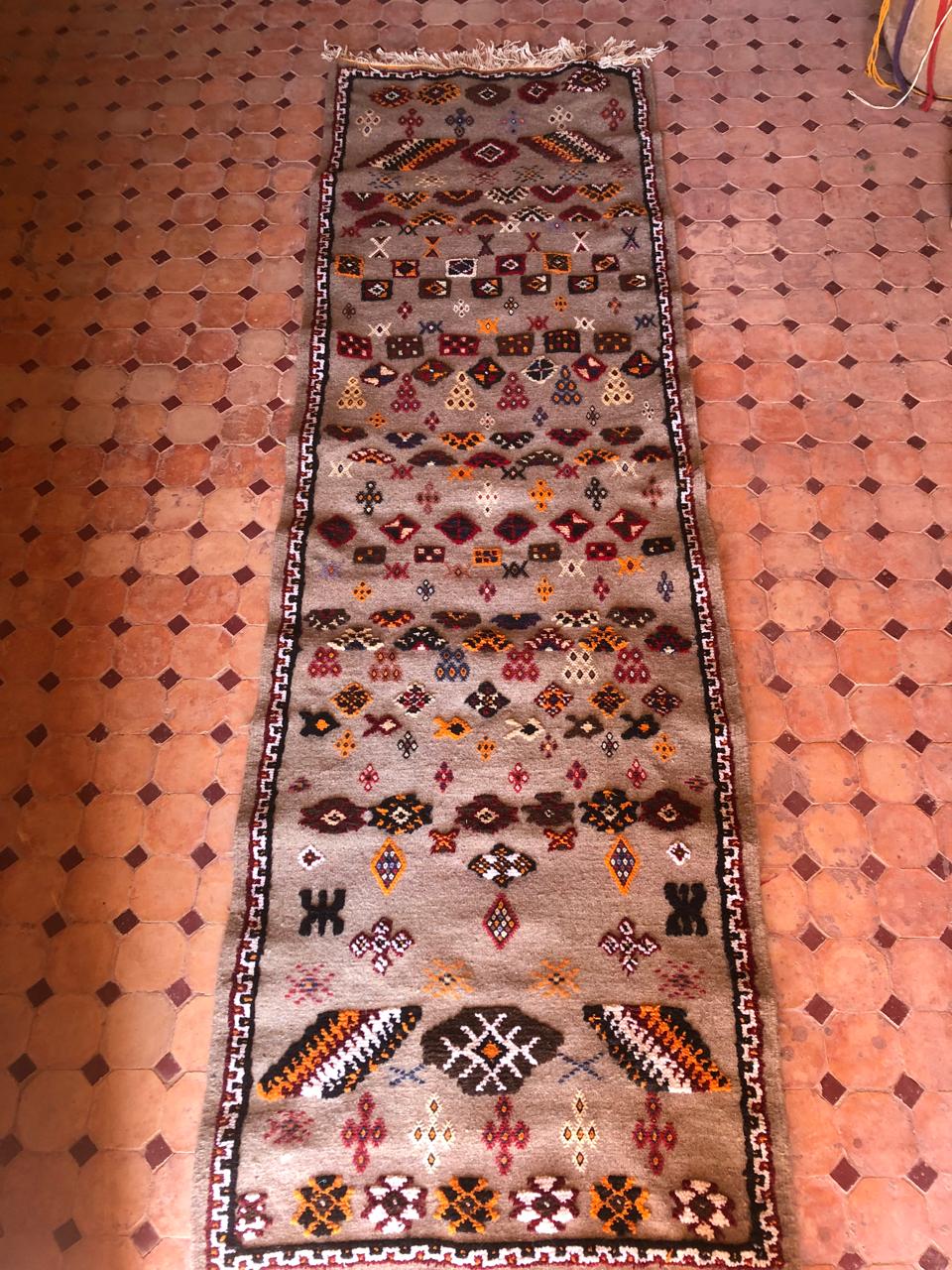 Tapis berbère - Kilim de Taznakht 2.50m x 0.80m Bientôt/Soon