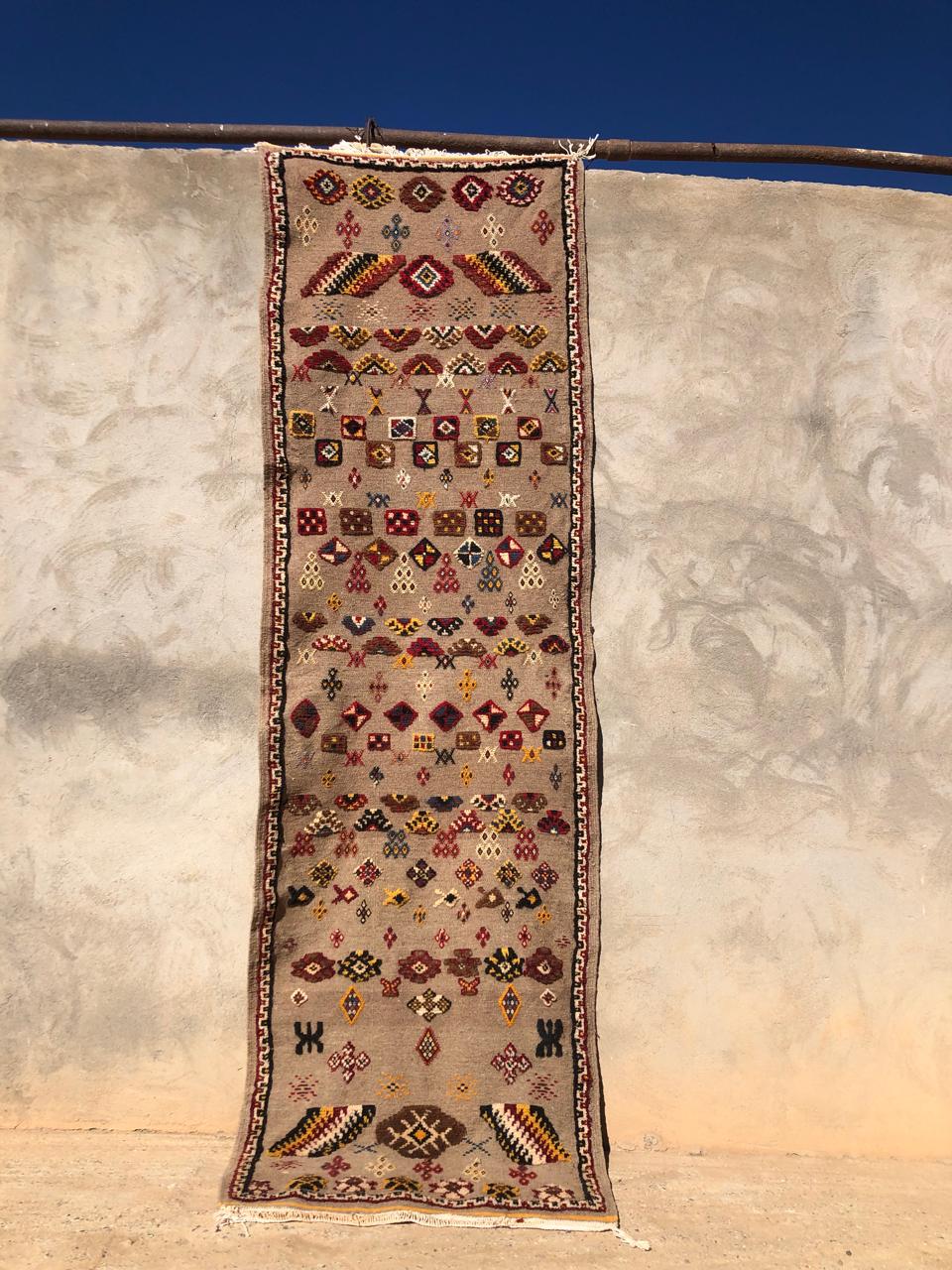 Tapis berbère - Kilim de Taznakht 2.50m x 0.80m Bientôt/Soon